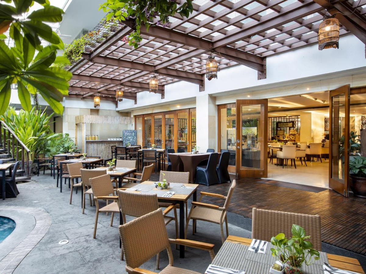 จัมบูลูวุก มาลิโอโบโร โฮเต็ล ยกยาการ์ต้า Hotel ยอกยาการ์ตา ภายนอก รูปภาพ The Poolside Bar