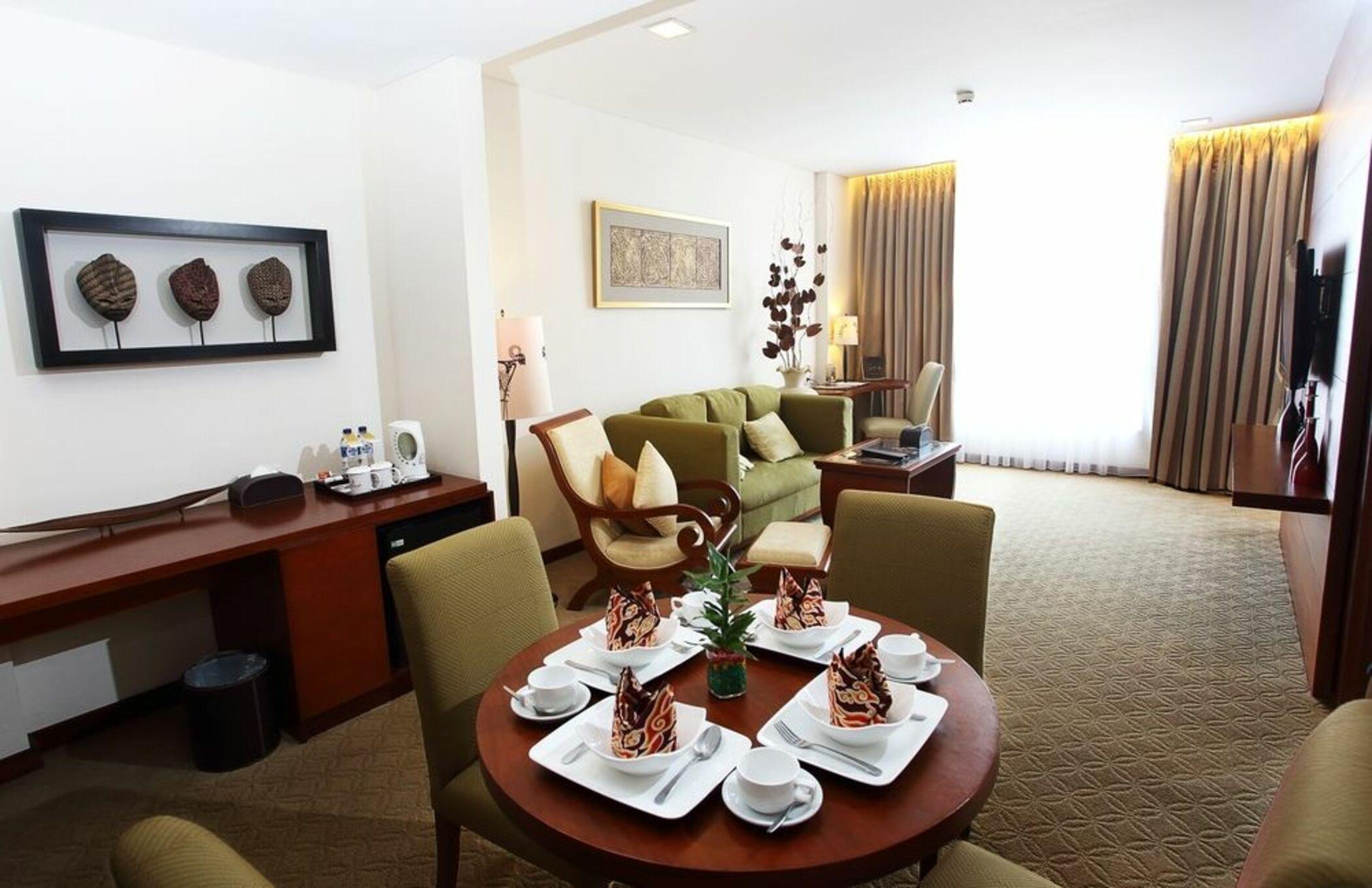 จัมบูลูวุก มาลิโอโบโร โฮเต็ล ยกยาการ์ต้า Hotel ยอกยาการ์ตา ภายนอก รูปภาพ Suite room