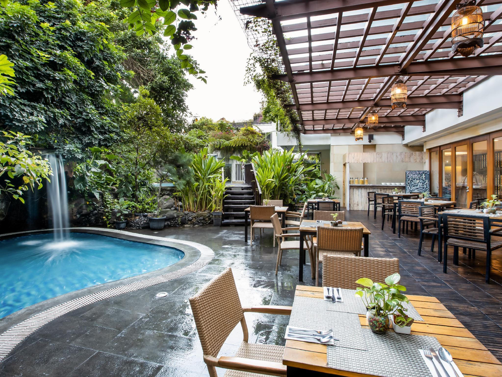 จัมบูลูวุก มาลิโอโบโร โฮเต็ล ยกยาการ์ต้า Hotel ยอกยาการ์ตา ภายนอก รูปภาพ The Garden Grill
