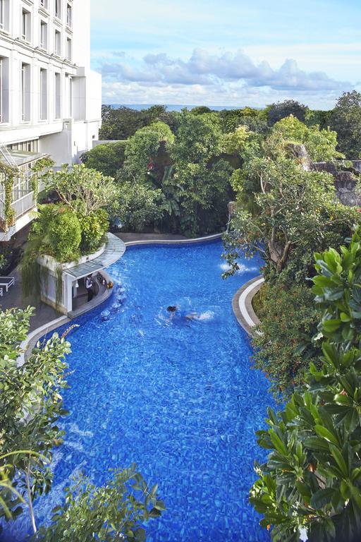จัมบูลูวุก มาลิโอโบโร โฮเต็ล ยกยาการ์ต้า Hotel ยอกยาการ์ตา ภายนอก รูปภาพ The pool at the Shangri-La Hotel, Kuala Lumpur