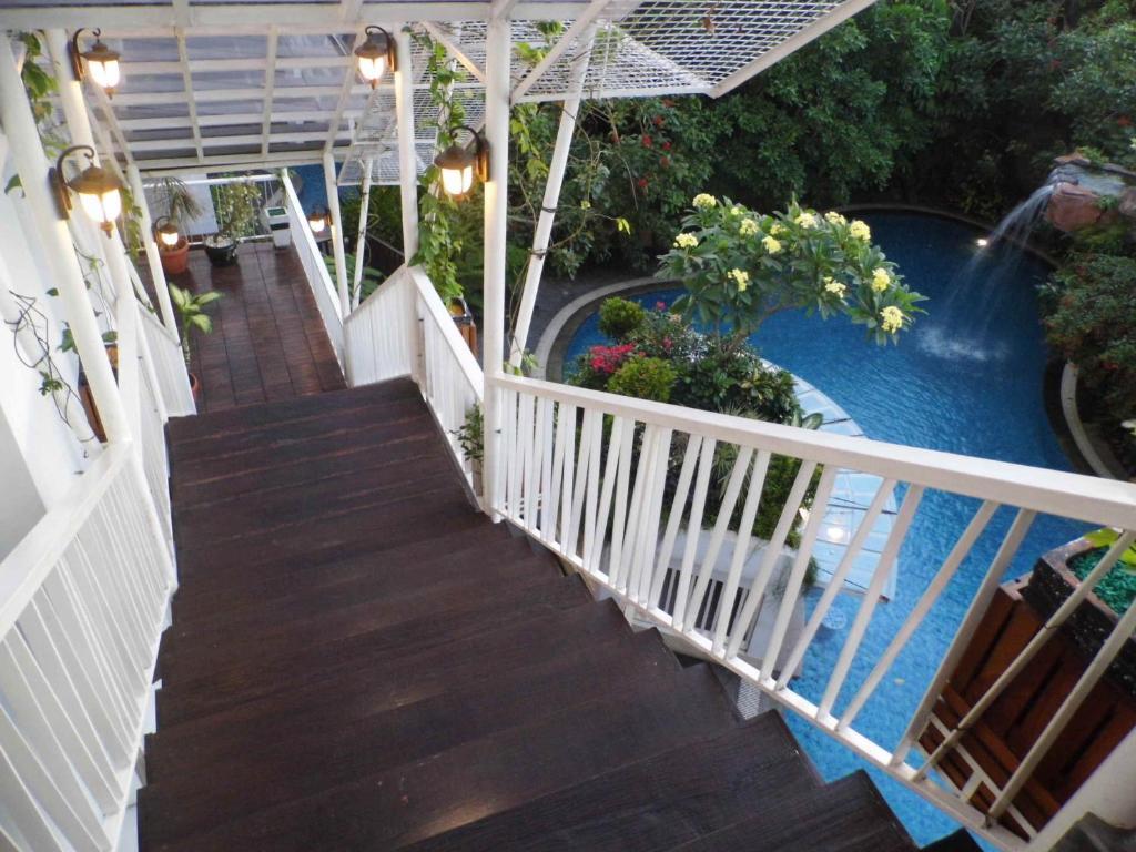 จัมบูลูวุก มาลิโอโบโร โฮเต็ล ยกยาการ์ต้า Hotel ยอกยาการ์ตา ภายนอก รูปภาพ The interior of the hotel