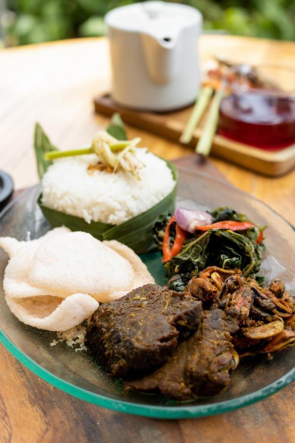 จัมบูลูวุก มาลิโอโบโร โฮเต็ล ยกยาการ์ต้า Hotel ยอกยาการ์ตา ภายนอก รูปภาพ Tumpeng, a traditional dish of Indonesia